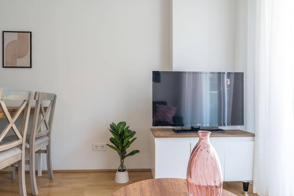 1Br Excellence, Fast To Centre By Hm Apartment Виена Екстериор снимка