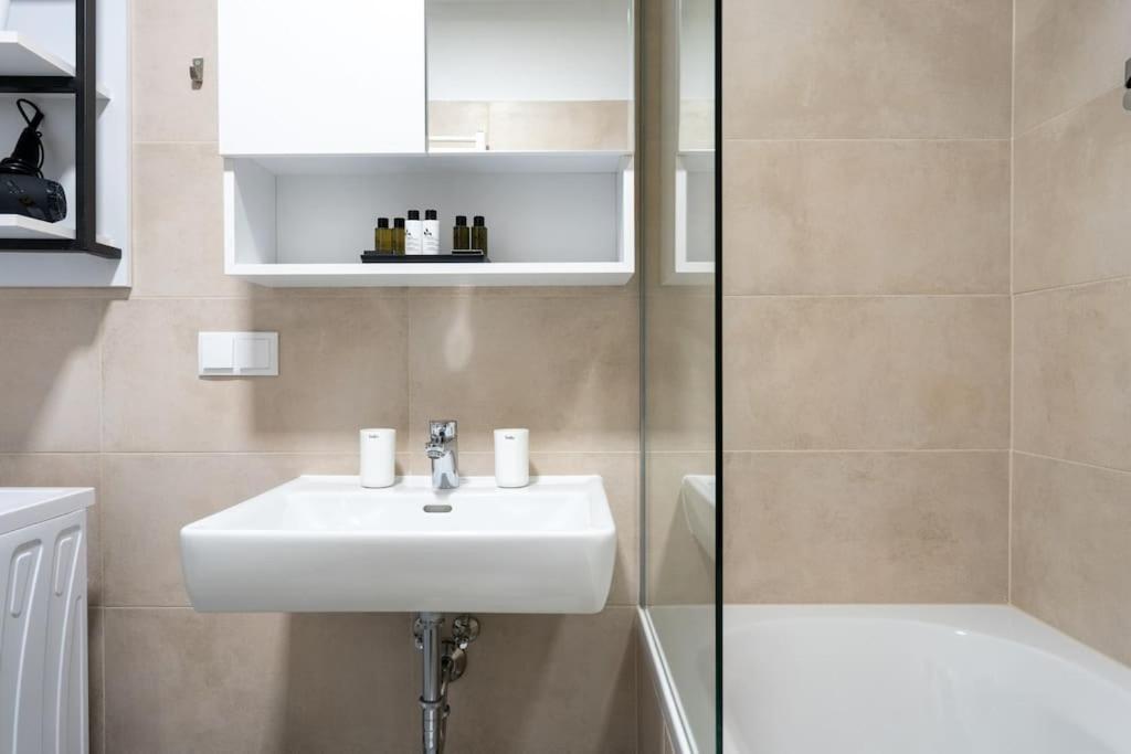 1Br Excellence, Fast To Centre By Hm Apartment Виена Екстериор снимка
